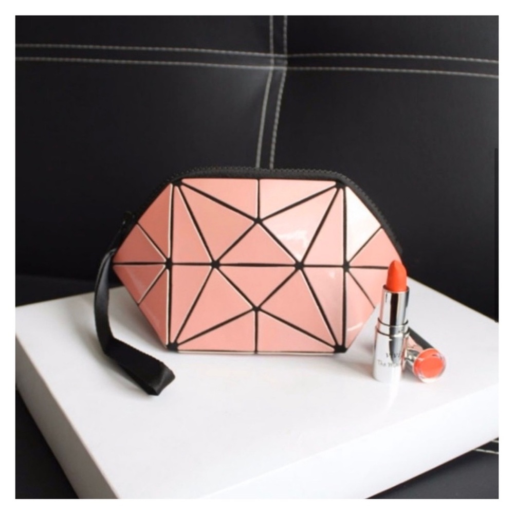 LAST PINK GEOMETRIC COSMETIC POUCHES.💄